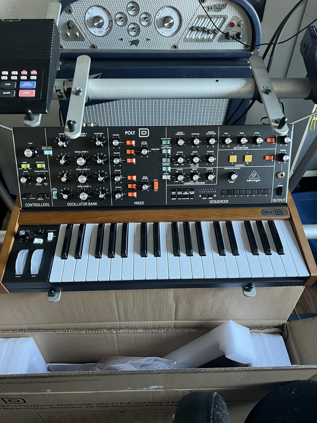 Behringer POLY D Analog 4-Voice Polyphonic Synthesizer with 37 Full-Size Keys, 4 VCOs, Classic Ladder Filter, LFO, BBD Stereo Chorus, Distortion, 32-Step Sequencer and Arpeggiator customer photo 2