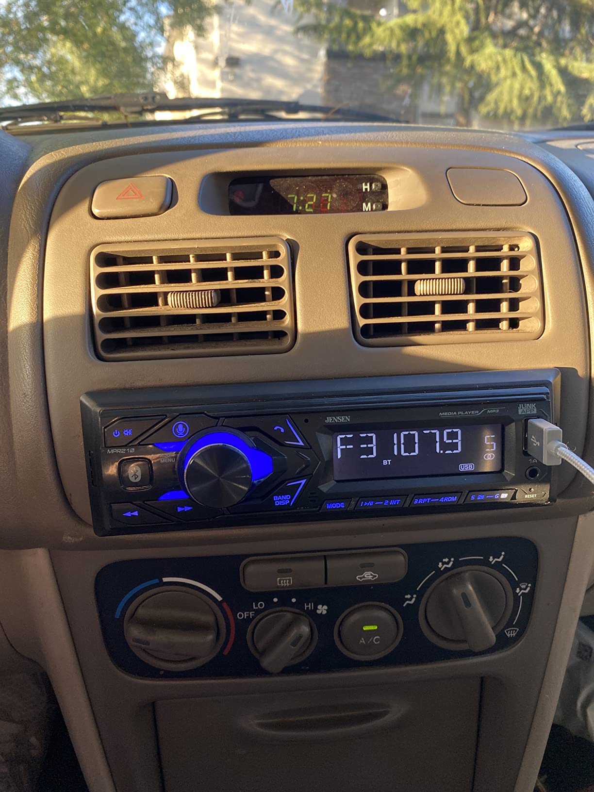 Jensen MPR210 Single DIN Bluetooth Car Stereo, Hands-Free, AM/FM, USB customer photo 1