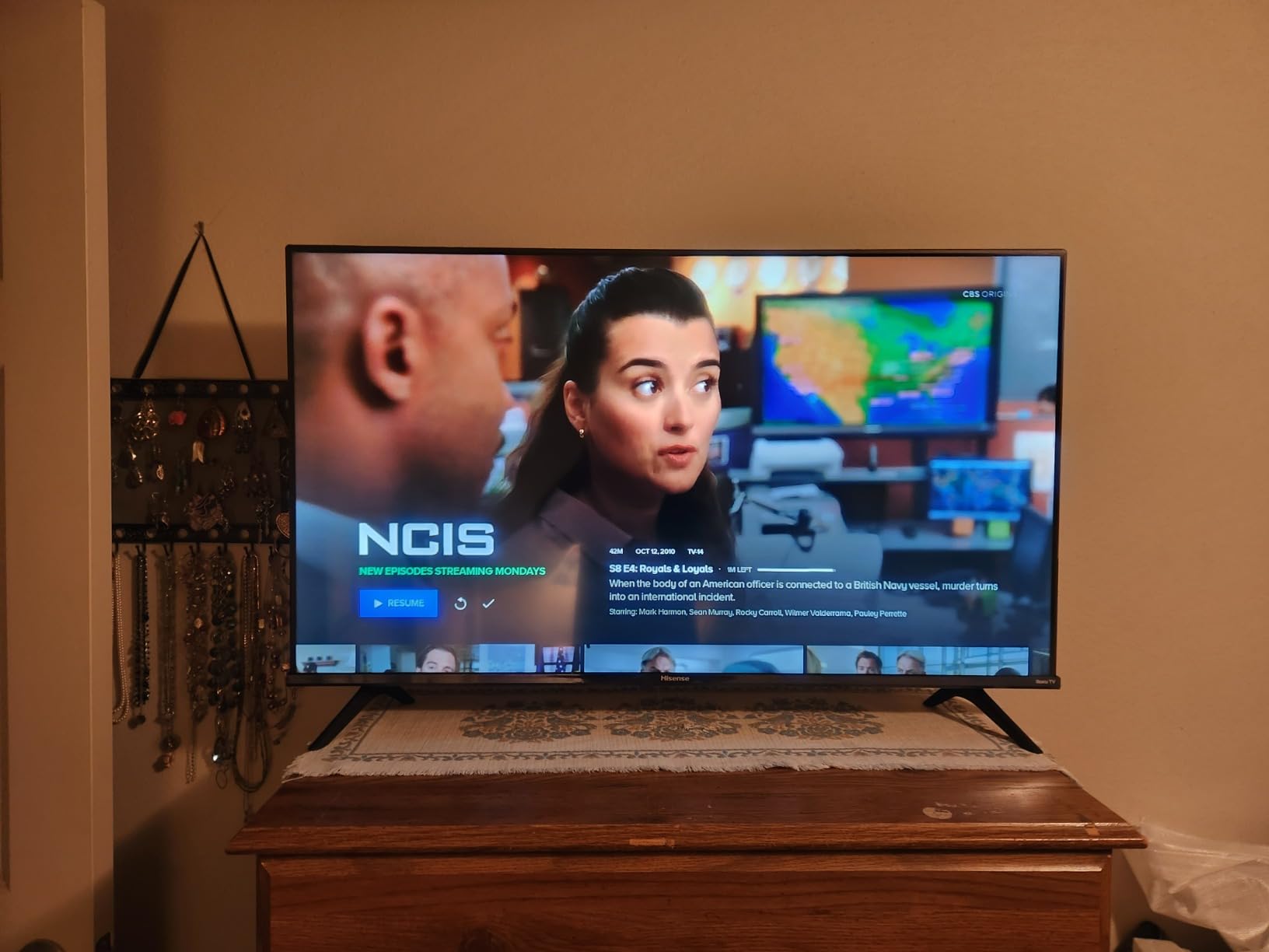 Hisense 40-Inch Class H4 Series LED Roku Smart TV with Alexa Compatibility (40H4F, 2020 Model) customer photo 2