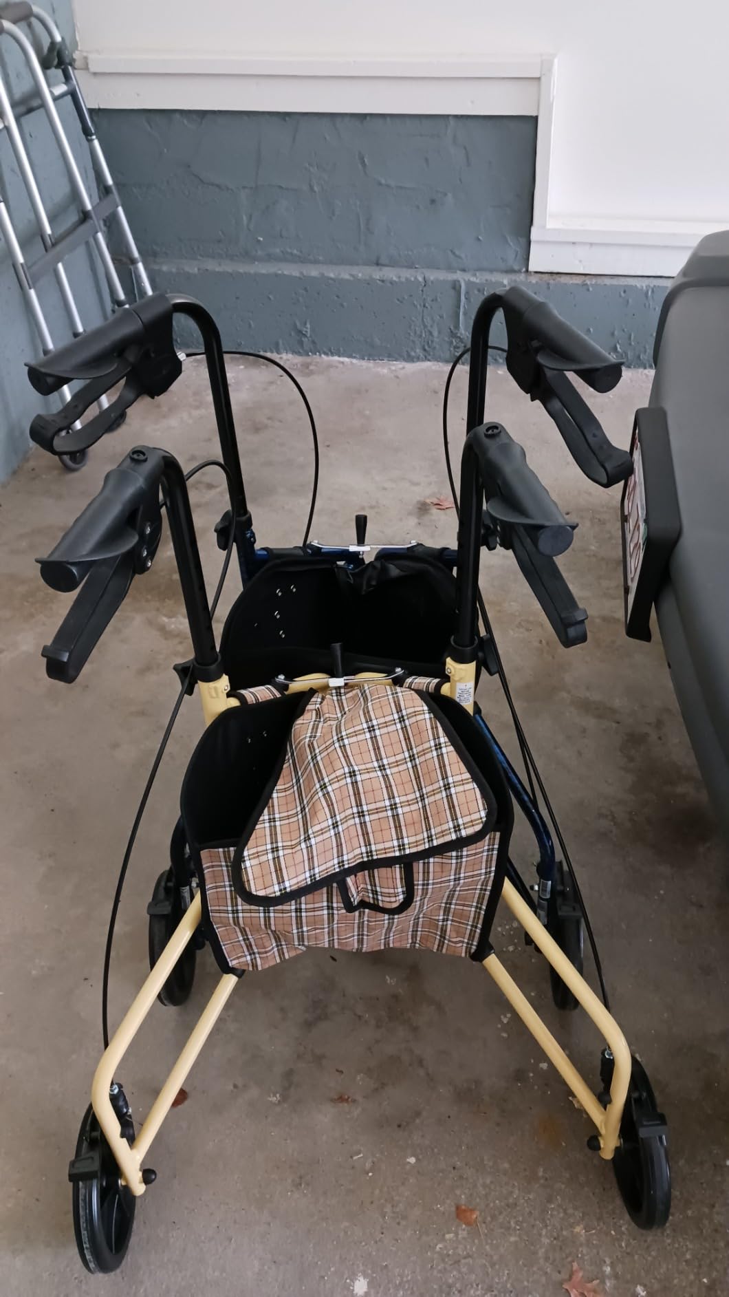 Drive Medical Winnie Lite Supreme Rollator Walker with Wheels, Tan Plaid customer photo 1