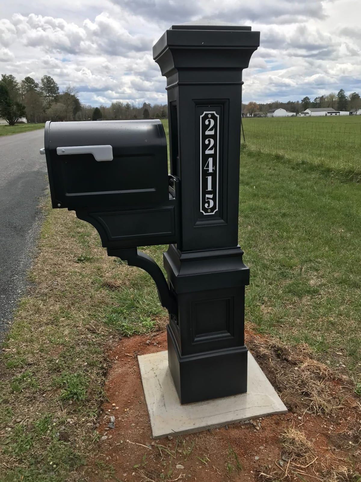 Step2 Atherton Grand Mail Post, Mailbox Not Included, Weather Resistant, Large Outdoor Mail Post, Made of Durable Plastic, Easy Install, Classic White customer photo 1