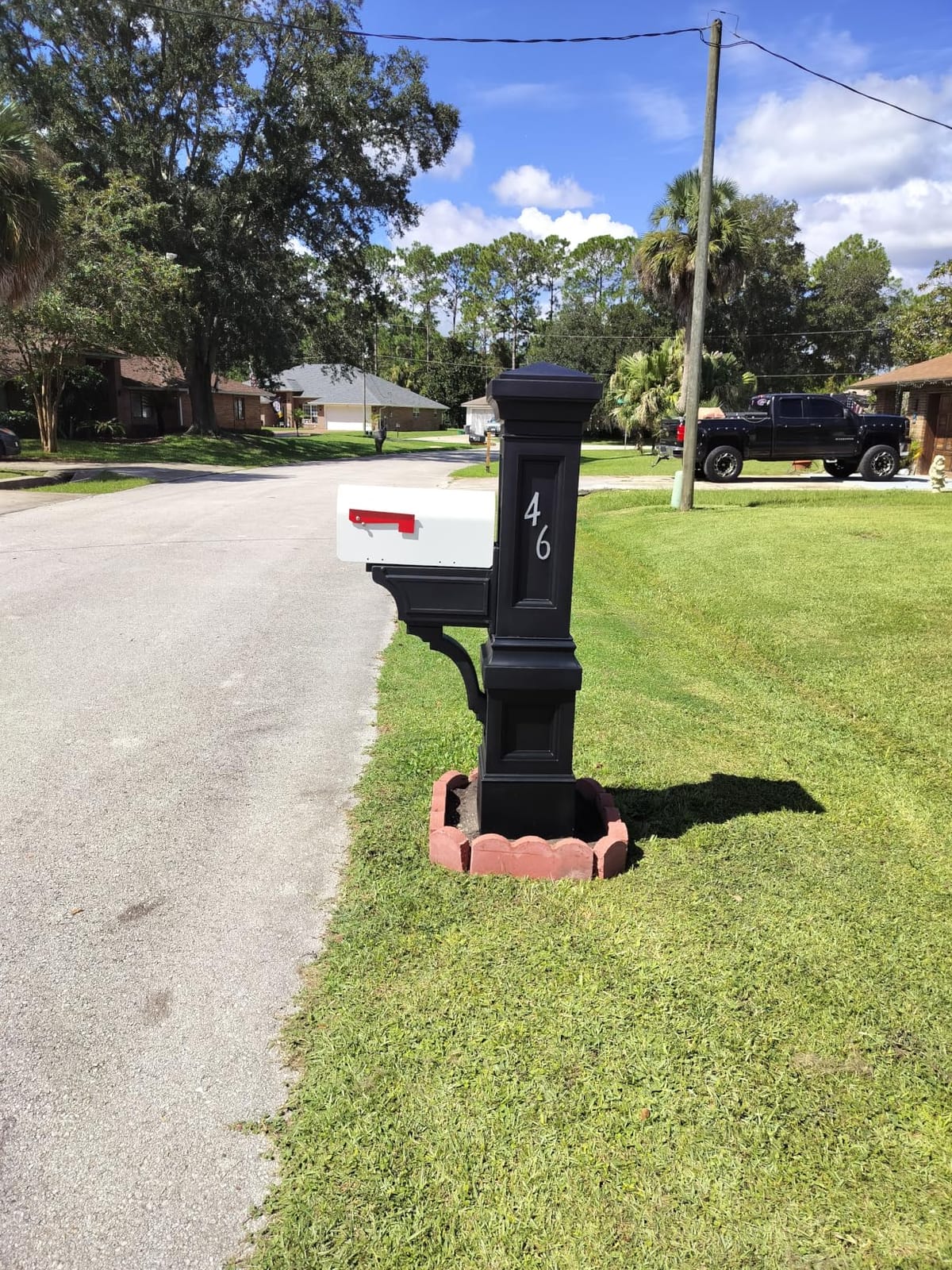 Step2 Atherton Grand Mail Post, Mailbox Not Included, Weather Resistant, Large Outdoor Mail Post, Made of Durable Plastic, Easy Install, Classic White customer photo 2