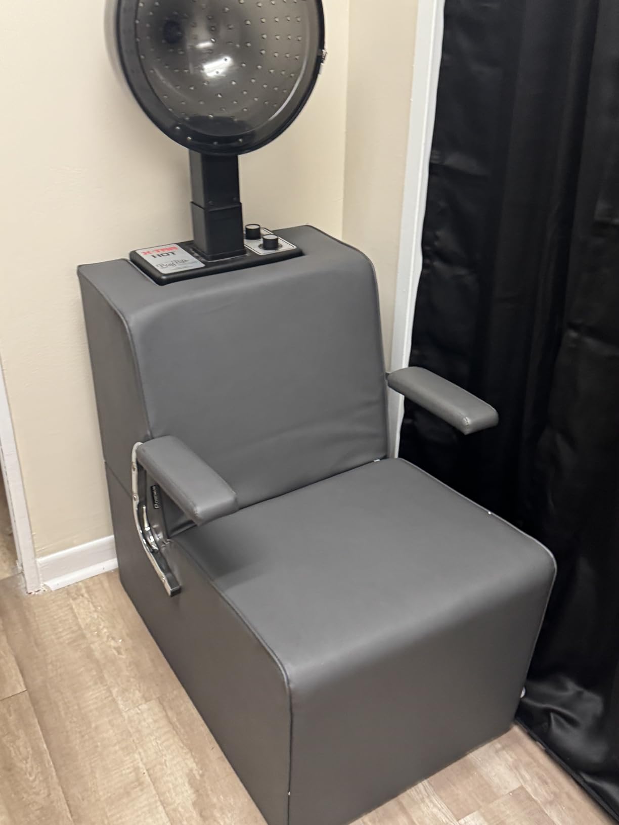 Chromium PureSana Vinyl Salon Dryer Chair - Black - 32.7 x 24.2 x 31.9 in customer photo 1