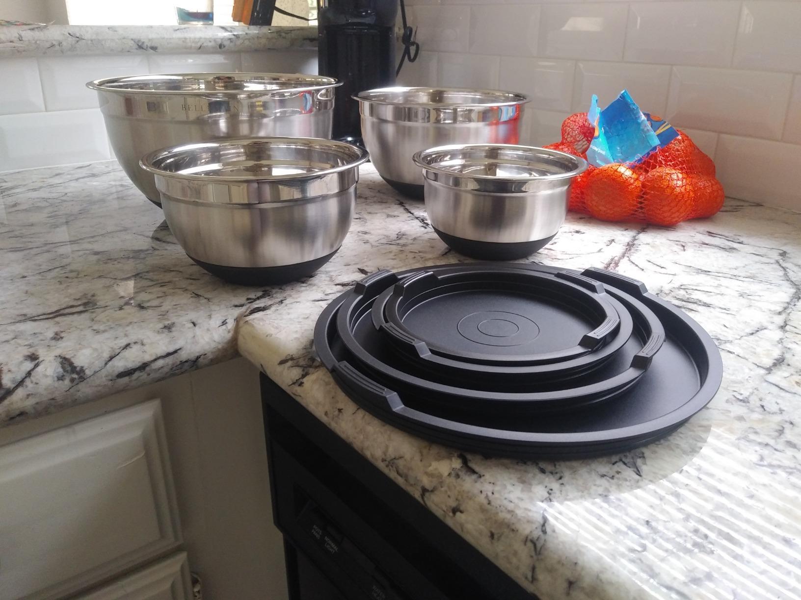 Bellemain Stainless Steel Mixing Bowls with Airtight Lids Set - Set of 3 customer photo 2