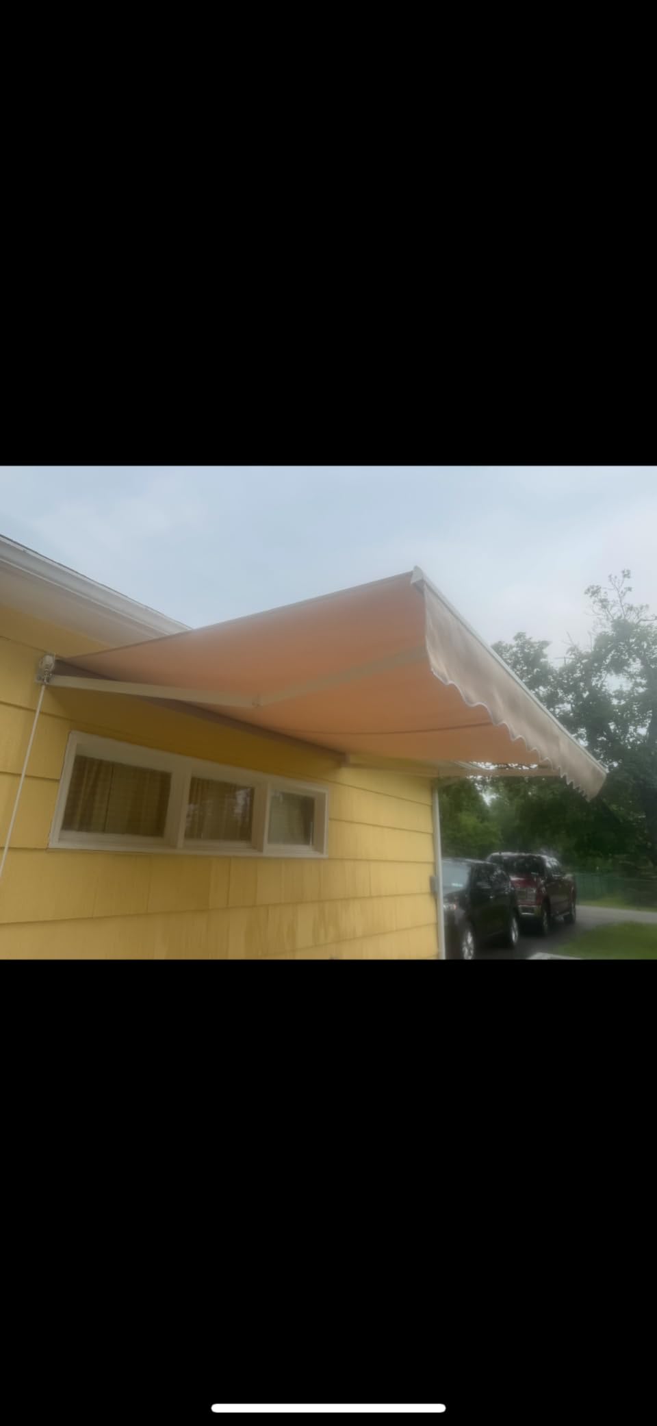 Tangkula 13 Ft × 8.2 Ft Retractable Awning, Aluminum Patio Sun Shade w/Crank Handle and Water-Resistant Polyester, Outdoor Manual Retractable Awning Cover Shelter customer photo 1
