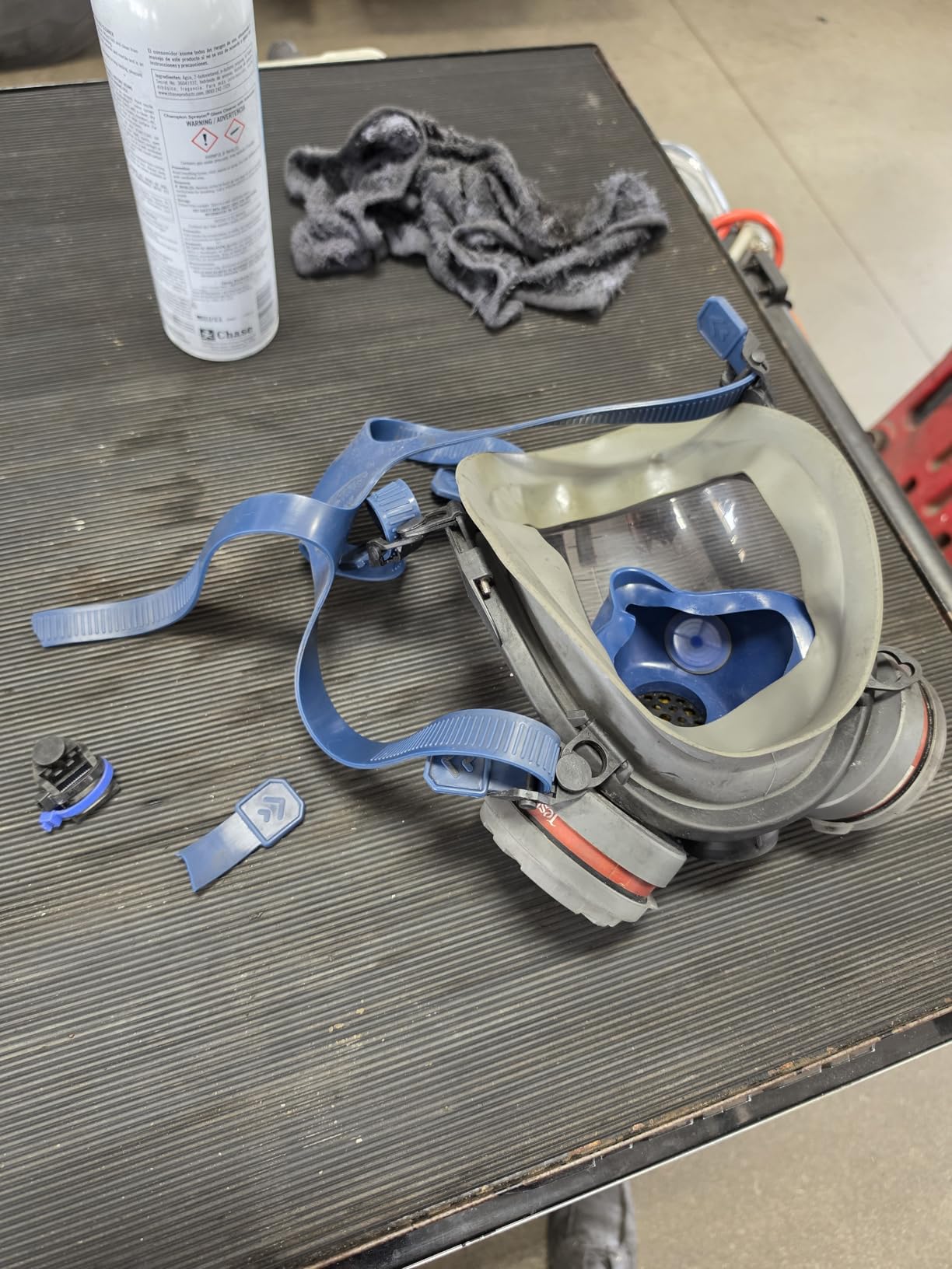 Full Face Organic Vapor Respirator - Protective Eye & Nose Shield with Anti-Fog Heavy Duty Lens & Adjustable - Chemical, & Particulate Respirator. Includes 2 Filter Cartridges - Industrial Grade customer photo 2