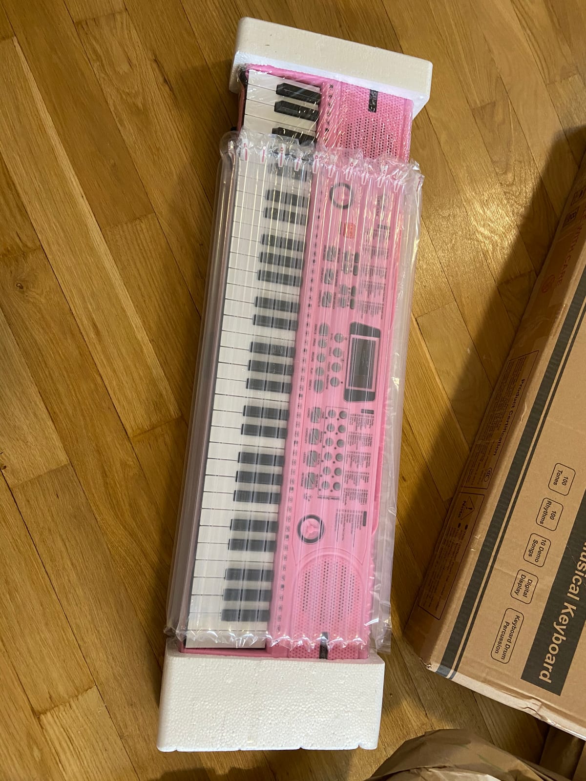 Keyboard Piano Lighted Keys for Beginner Adults Teens Kids, 61 Key Electronic Music Keyboard with Teaching Modes Powered by USB or Battery with LCD Display Microphone Headphone Jack customer photo 1