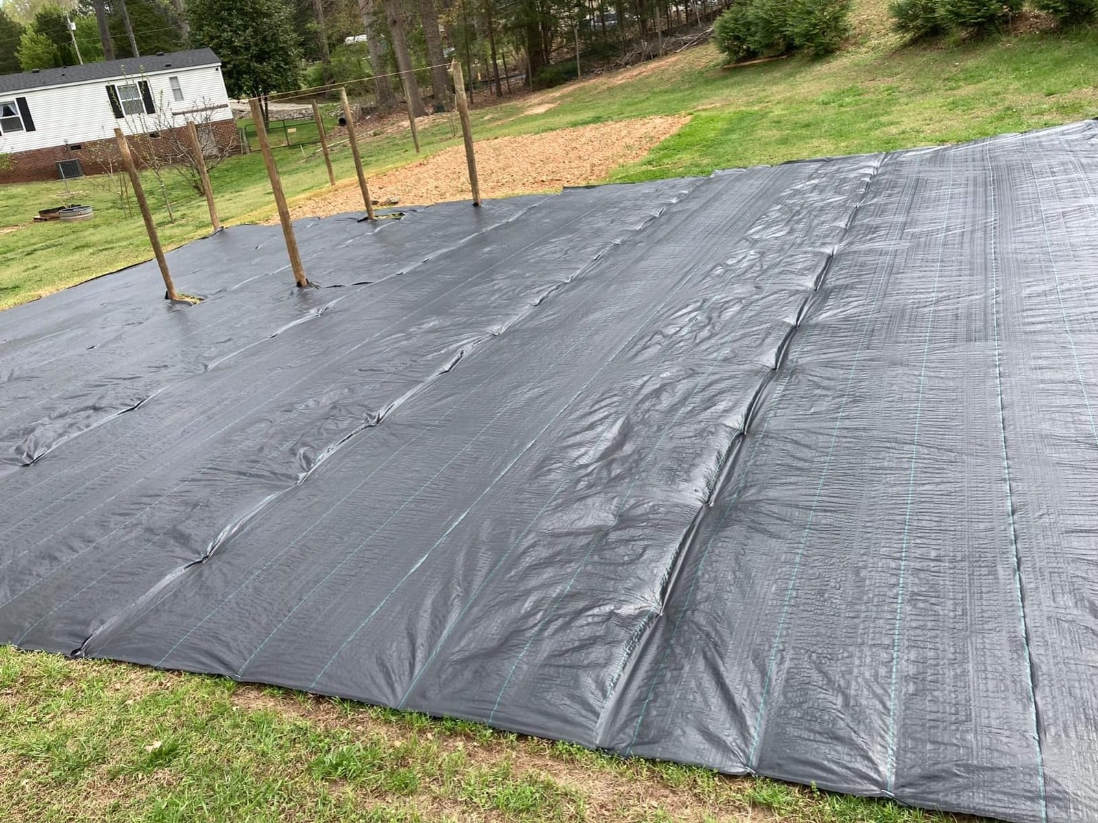 Happybuy 13ft x 108ft Driveway Fabric, 5oz Heavy Duty Weed Barrier Fabric customer photo 1
