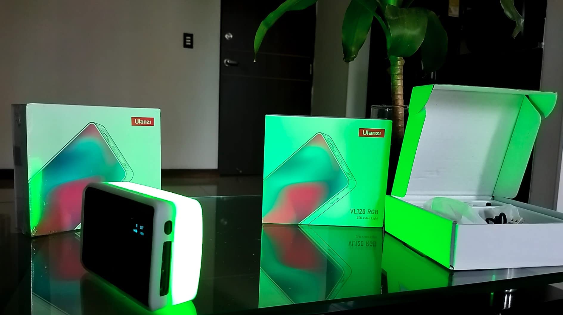 Ulanzi VL120 RGB Video Light On-Camera, 3100mAh, 2500-9000K Pocket Lights customer photo 1