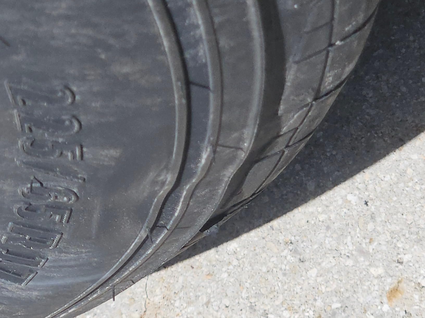 Goodyear Assurance Finesse All-Season 225/65R17 SL 102 H Tire customer photo 1