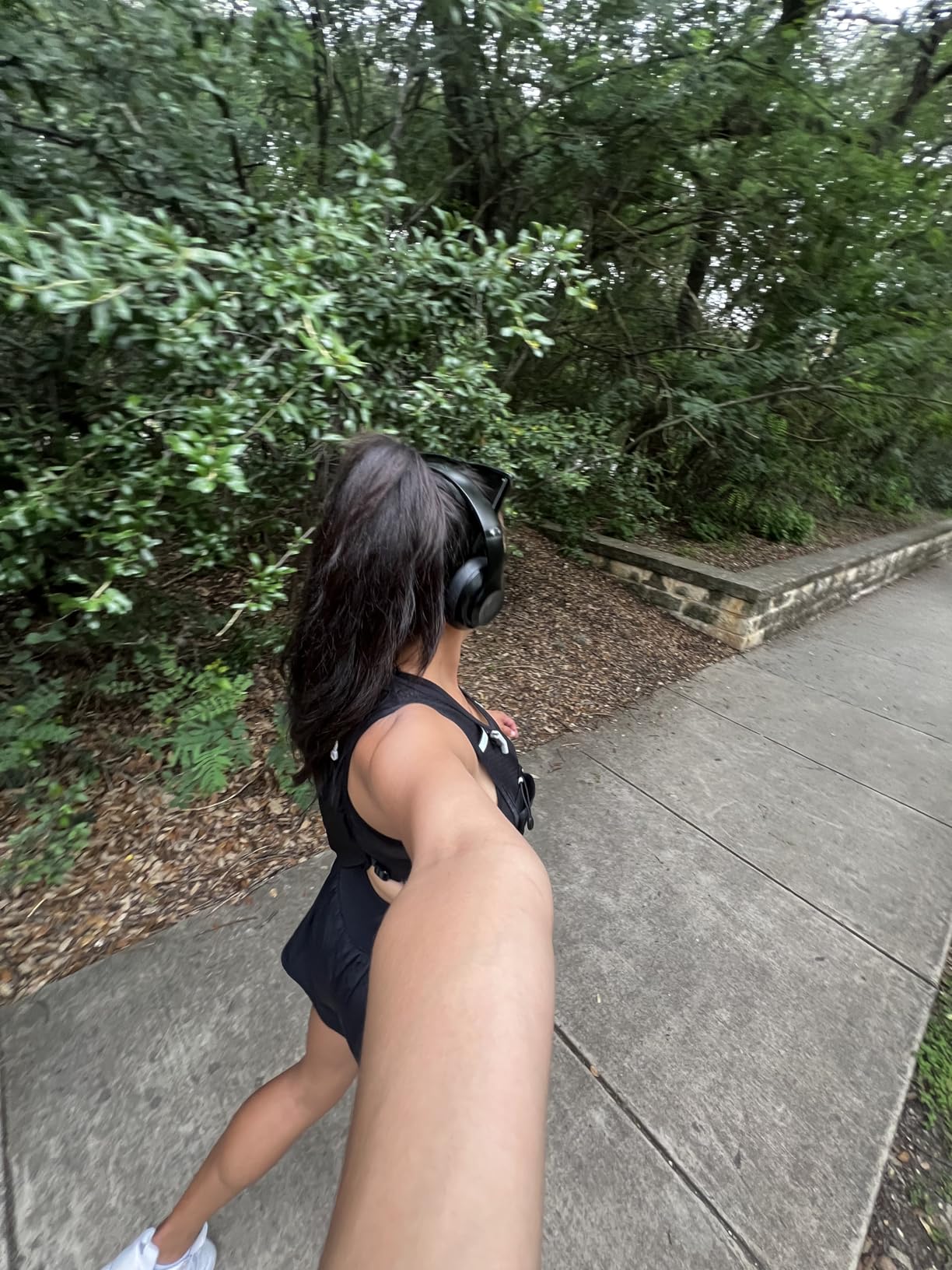 INOXTO Running Hydration Vest Backpack,Lightweight Insulated Pack with 1.5L Water Bladder Bag Daypack for Hiking Trail Running Cycling Race Marathon for Women Men customer photo 2