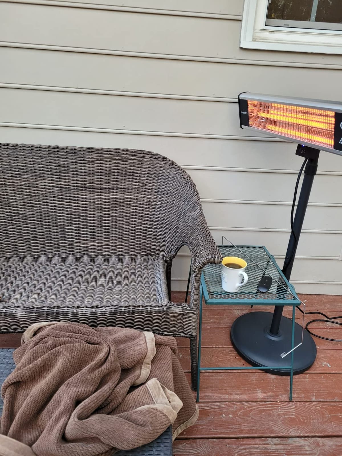 SereneLife Infrared Patio Heater 1500W Electric Heater Indoor/Outdoor Use, Portable Stand with Remote Control, IP65 Approved, 360° Tip-Over Safety Switch for Restaurant, Patio, Backyard, Garage, Decks customer photo 2