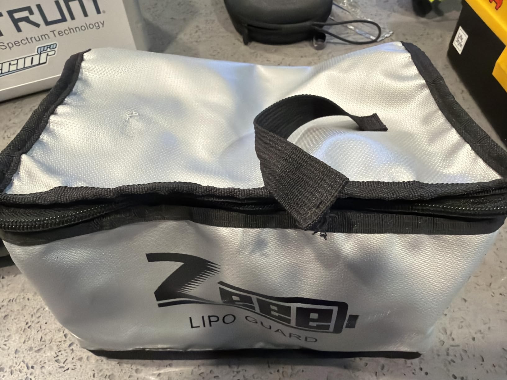 Zeee Lipo Safe Bag Battery Fireproof - 10 Cell Adjustable(10.6x6.7x6.7in) customer photo 1