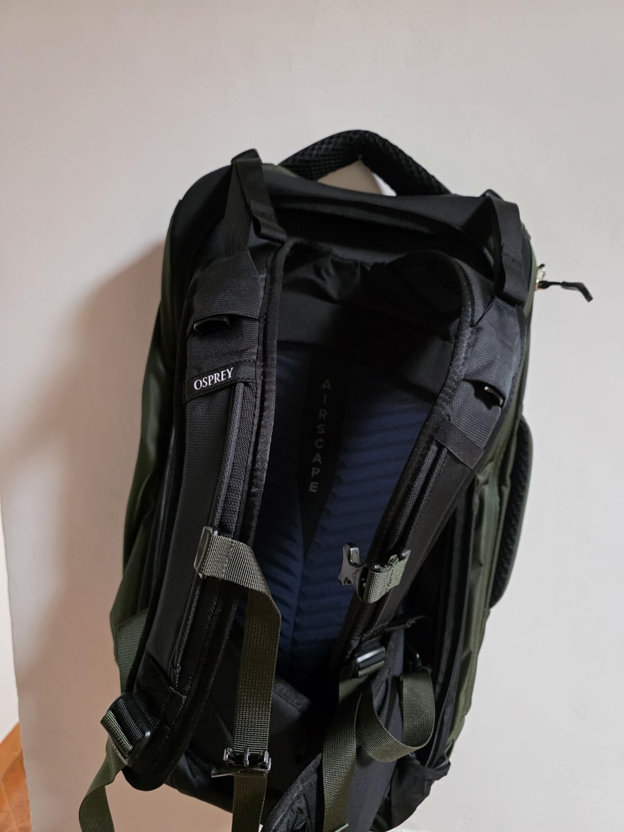 Osprey Farpoint 40L Men's Travel Backpack, Gopher Green customer photo 2