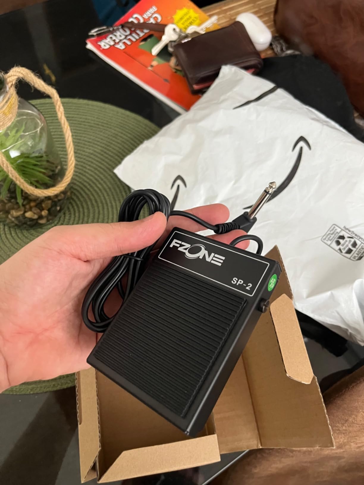 FZONE Compact Sustain Pedal for Keyboards Digital Pianos Synthesizers,Tone Modules,Drum Machines All Metal Heavy Design,Non-Slip,with Polarity Switch customer photo 1