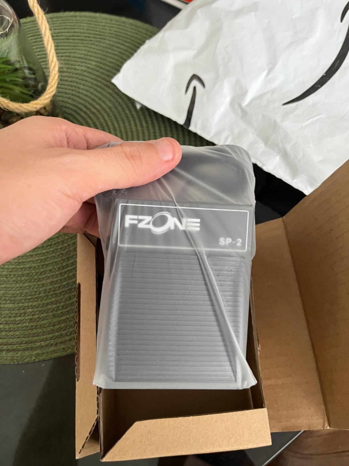 FZONE Compact Sustain Pedal for Keyboards Digital Pianos Synthesizers,Tone Modules,Drum Machines All Metal Heavy Design,Non-Slip,with Polarity Switch customer photo 2