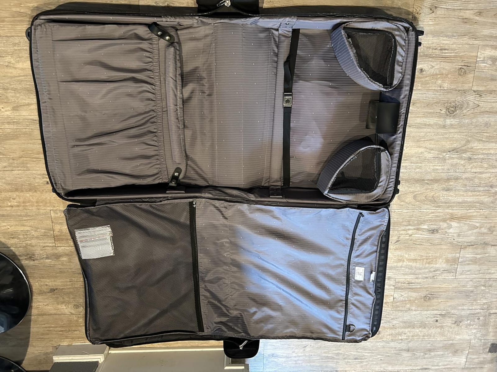 DELSEY PARIS Helium DLX, Rolling Garment Bag with Wheels, Black customer photo 2