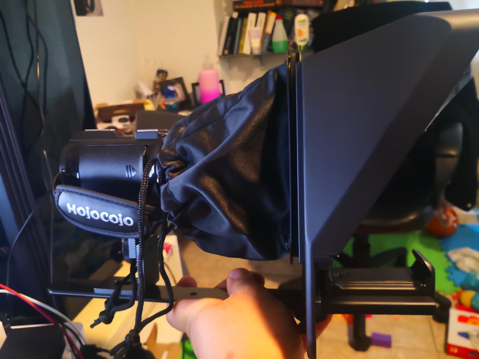 A10 Portable Teleprompter for Smartphones & DSLR Cameras with Phone Holder, Remote Control Ideal for Live Streaming, Interviews, Speeches & Video Production customer photo 2