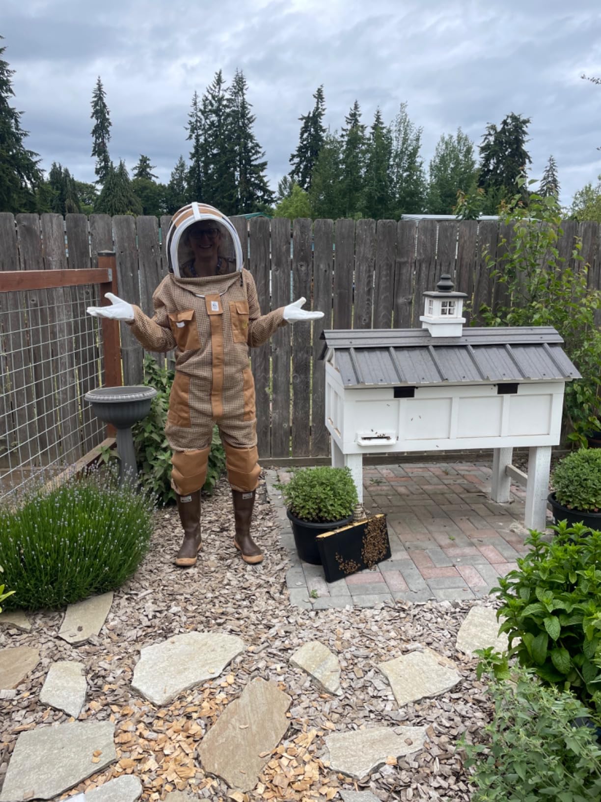 3-Layer Ultra Ventilated Sting Proof Bee Suit for Men & Women – Premium Beekeeping Suit with Bee Gloves & Two Detachable Beekeeping Veils (White XL) customer photo 2