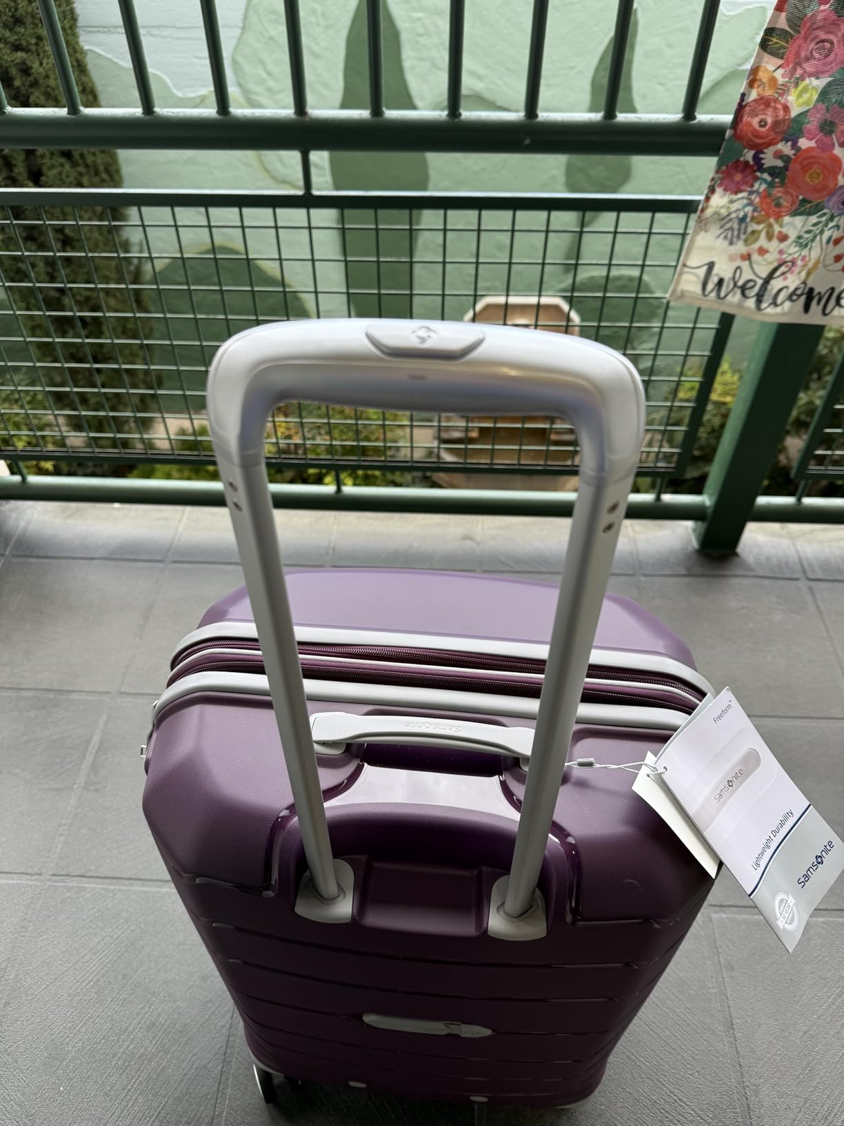 Samsonite Freeform Medium Luggage with Dual 360° Spinner Wheels - Checked Suitcase - TSA Lock, Airline-Approved - Lightweight Durable Polypropylene Expandable Hardshell - White/Grey customer photo 1