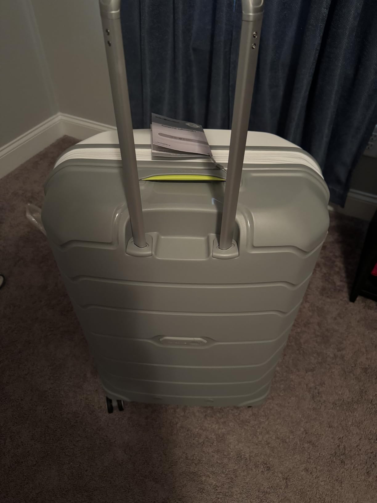 Samsonite Freeform Medium Luggage with Dual 360° Spinner Wheels - Checked Suitcase - TSA Lock, Airline-Approved - Lightweight Durable Polypropylene Expandable Hardshell - White/Grey customer photo 2