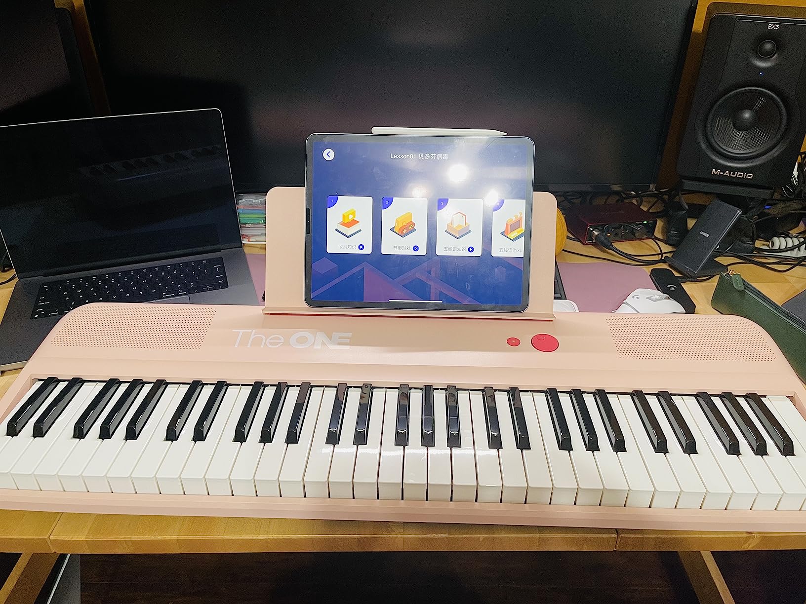 The ONE Smart Keyboard COLOR 61 Lighted Keys Piano Keyboard, Electric Piano for Beginners with 256 Tones, Piano Lessons, Built-in LED Lights and Free Apps (Black) customer photo 1