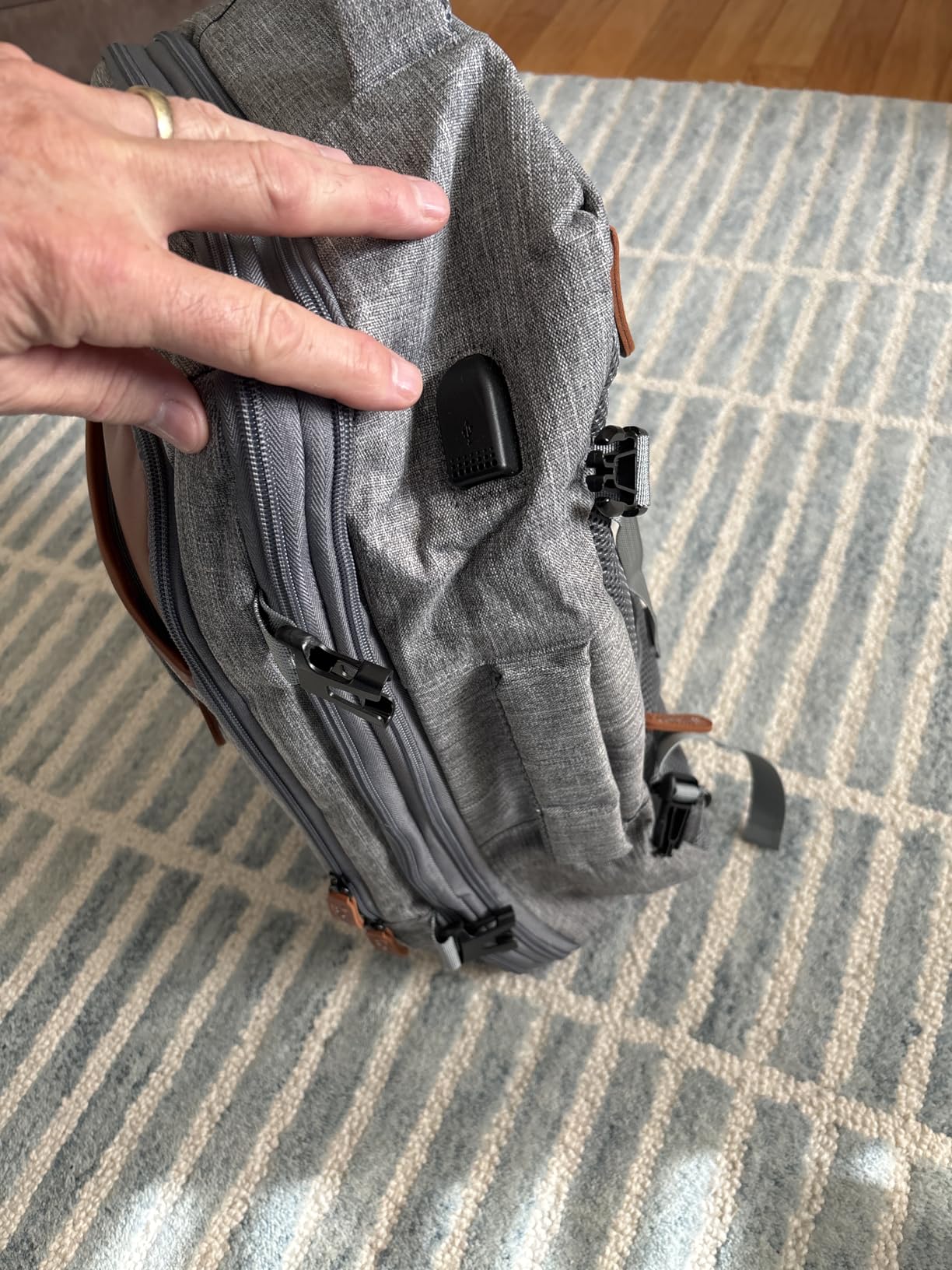 Lumesner 40L Expandable Travel Backpack, Carry On Backpack Flight Approved customer photo 2