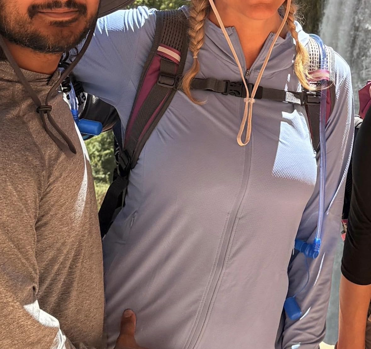 Everfun Hydration Backpack 18L with Water Bladder 2L/3L Hiking Water Backpack Women Men Hydration Pack Insulated Lightweight Day Hydropack with Storage for Hiking, Biking, Running, Festival customer photo 1