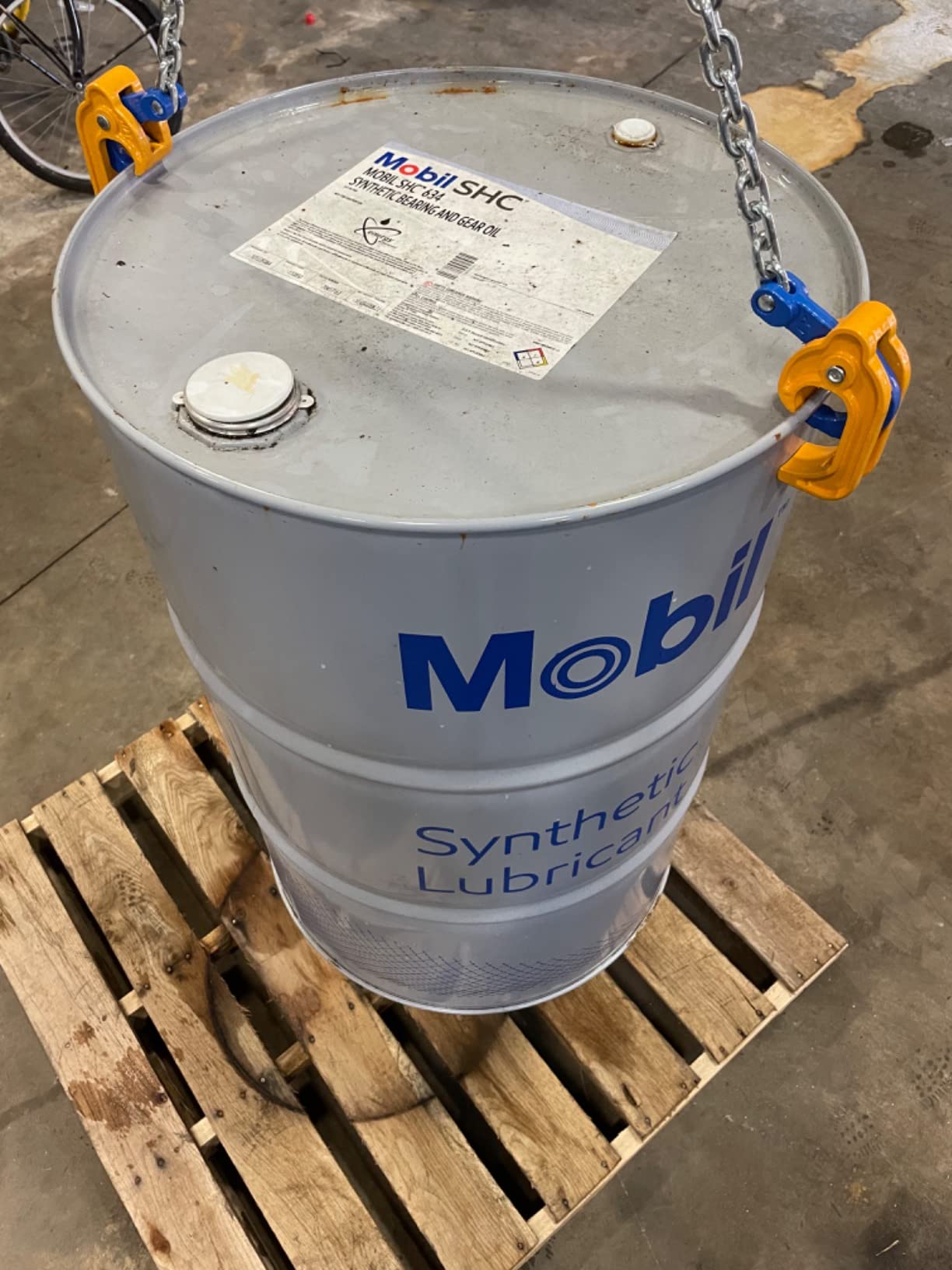 55 Gallon Drum Lift, 2200 lbs Chain Drum Lifter for 30-55 Gal Steel Drums customer photo 1