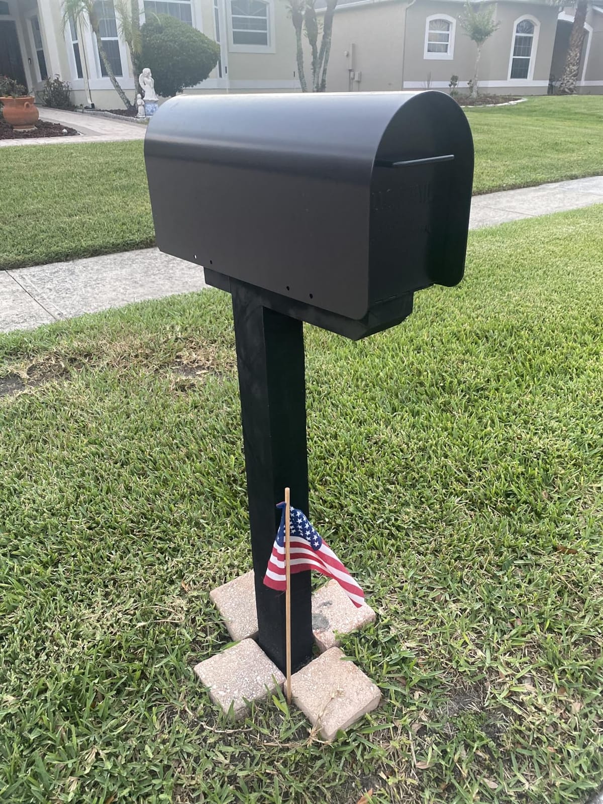Architectural MAILBOXES Ironside Large Capacity Galvanized Steel black, Post-Mount Mailbox, MB801BAM, Metal, Black customer photo 2