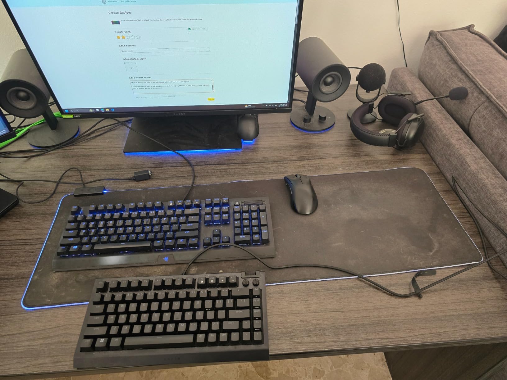 BlackWidow V4 Pro Mechanical Gaming Keyboard, Green Tactile Switches | Green Switches Tactile & Clicky, Doubleshot ABS Keycaps, Command Dial, 8 Dedicated Macro Keys, Chroma RGB customer photo 2