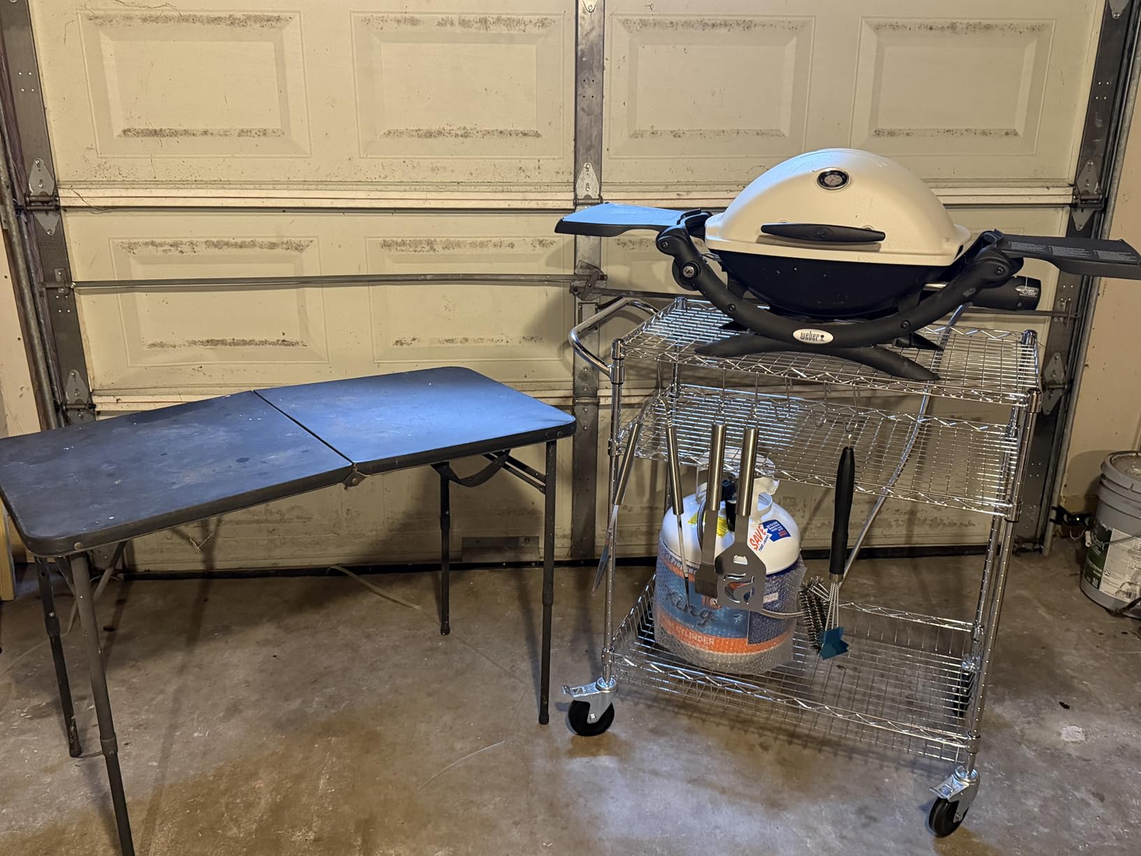 VEVOR Kitchen Utility Cart, 3 Tiers, Wire Rolling Table with 661 LBS Capacity, Steel Service Desk on Wheels, Metal Storage Trolley with 80 mm Deep Basket Curved Handle 6 Hooks customer photo 2