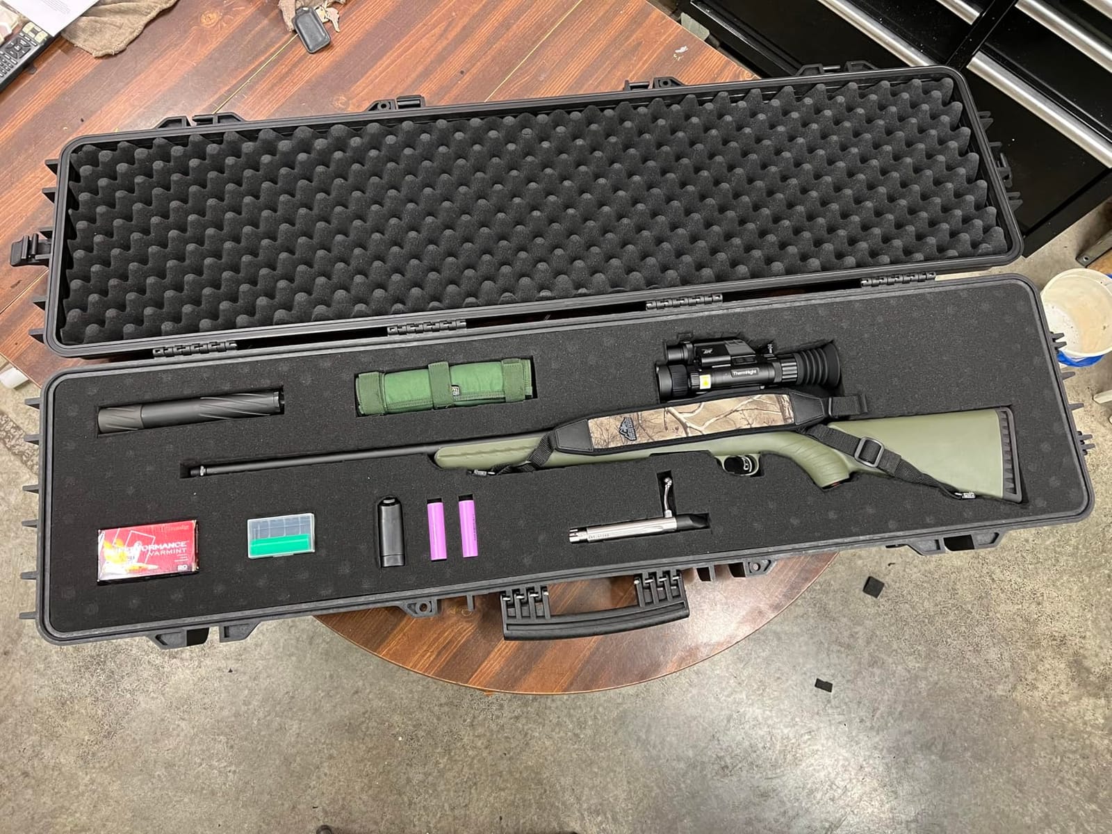 VEVOR Rifle Case, Rifle Hard Case with 4 Layers Fully-protective Foams, Lockable Hard Gun Case with Wheels, IP67 Waterproof & Crushproof, for Rifles or Shotguns customer photo 1