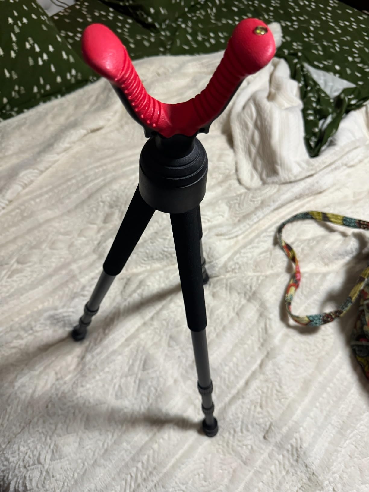 Zeadio Tripod Hunting Rest with High Density Foam Grip, Twist-Style Locking Leg, and Non-Marring V-Yoke Rest Head for Outdoor Activities customer photo 1