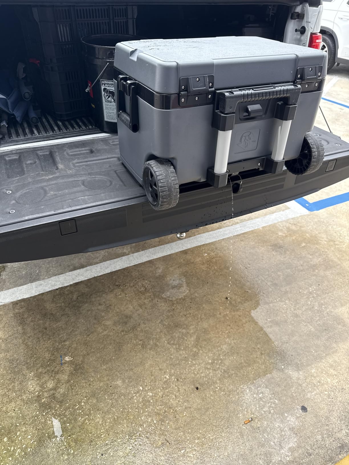 Igloo Trailmate 52 Qt Roller Cooler, Carbonite customer photo 2