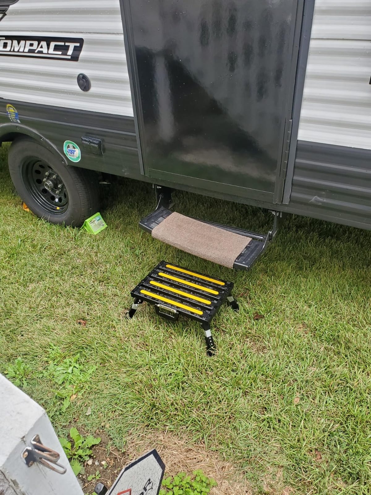 GarfatolRv Steps, Foldable RV Step Stool with a Adjustable Height Step Platform, Portable Handle, Reflective Strip and Non Slip Rubber Feet for Adults Supports Up to 1000 lbs customer photo 2