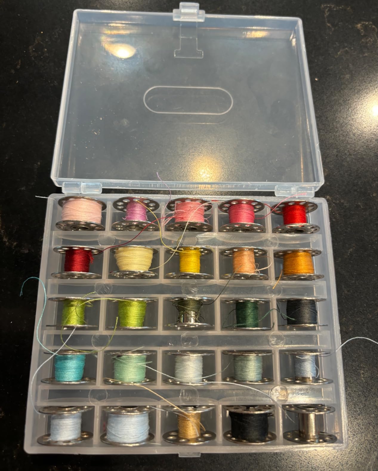 Bobbin Box, Bobbin Organizer Plastic Case, Transparent 25 Slots Empty Bobbins Spools Box, Sewing Craft Plastic Case Storage Box for Sewing Machine (1Pcs Box) customer photo 1