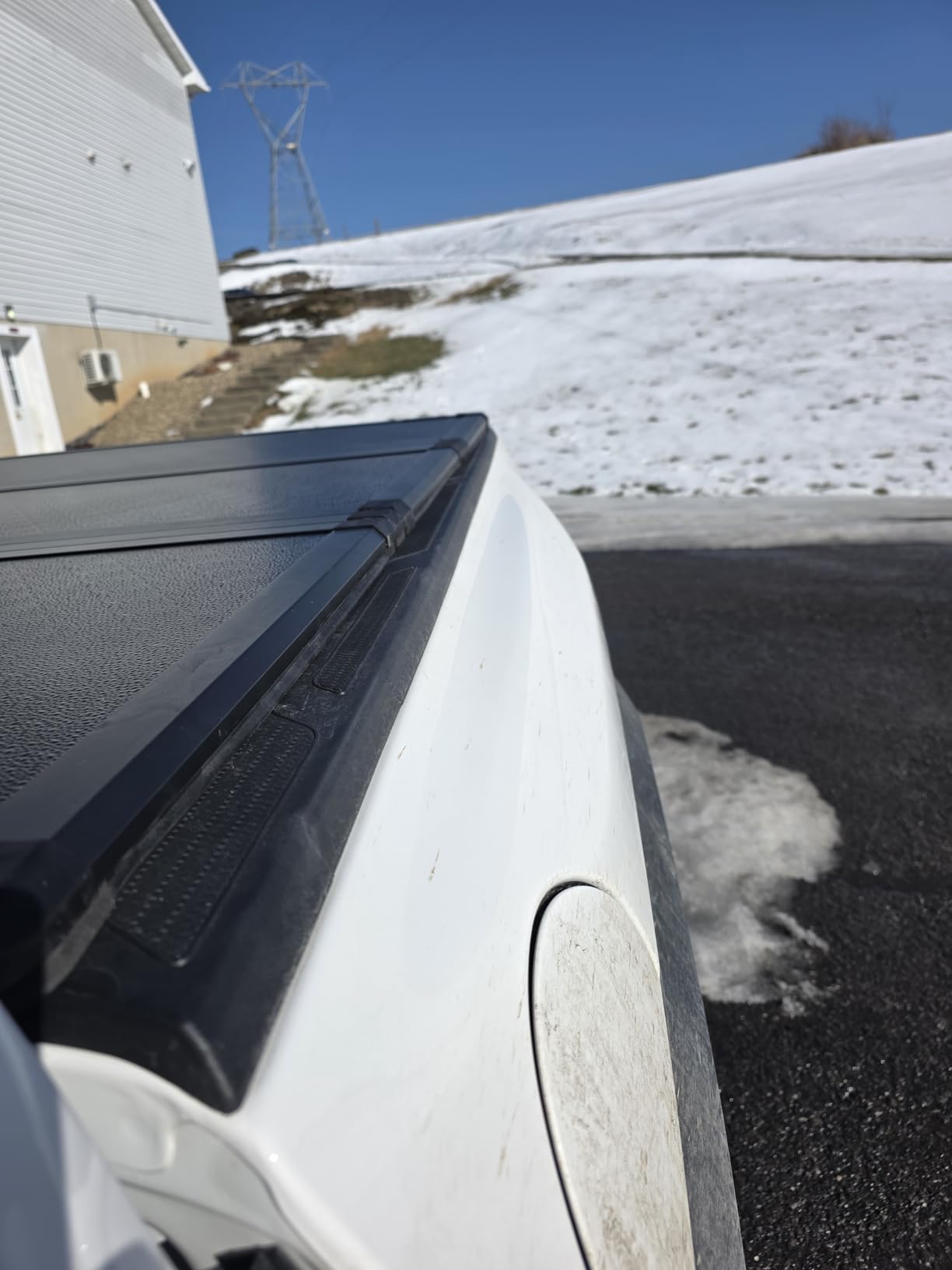 YITAMOTOR FRP Hard Tri-Fold Tonneau Cover for 2016-2023 Toyota Tacoma 5ft customer photo 1
