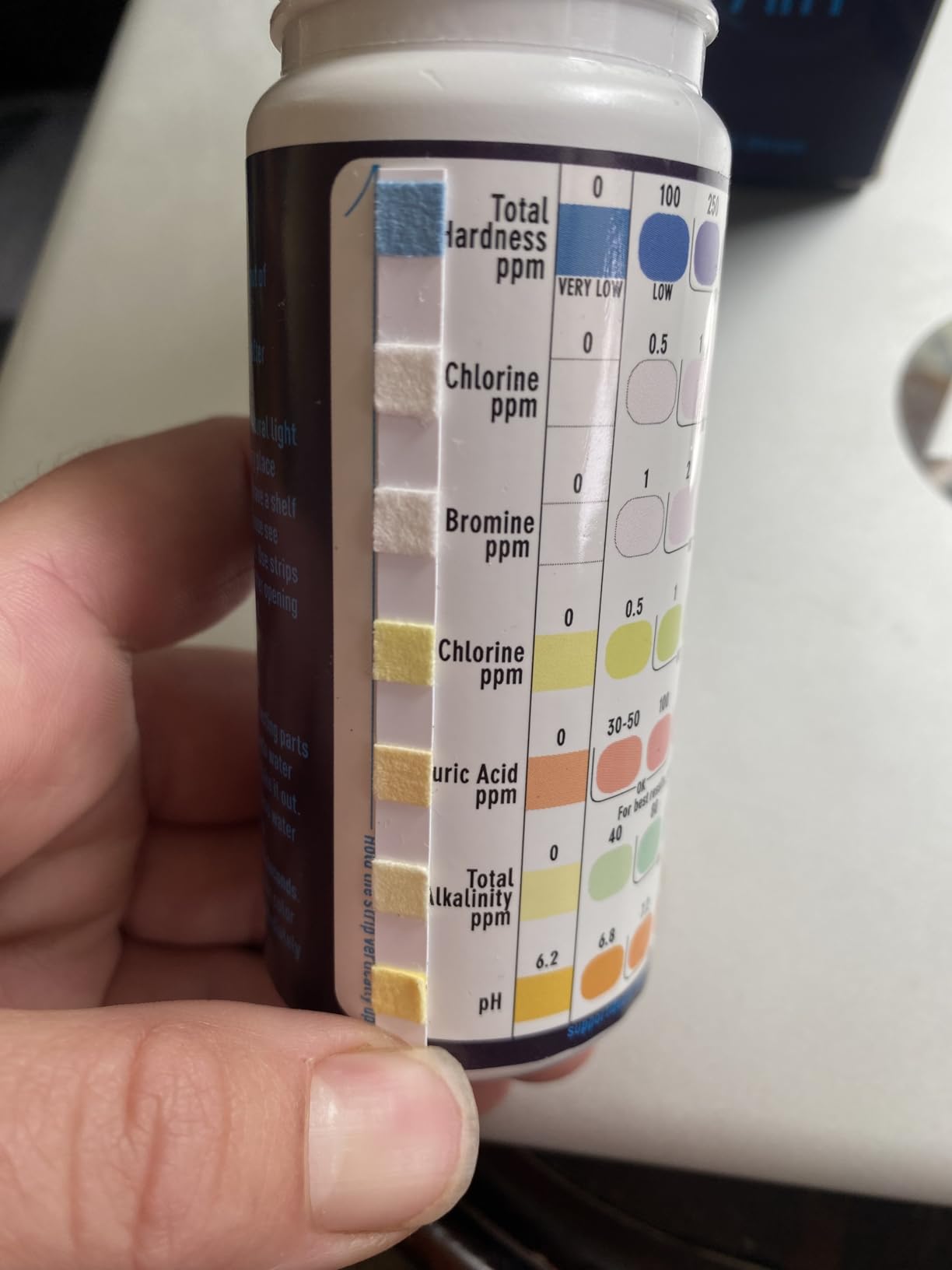 EASYTEST Saltwater Pool Test Strips, 0-8000 ppm, 25 Count customer photo 2