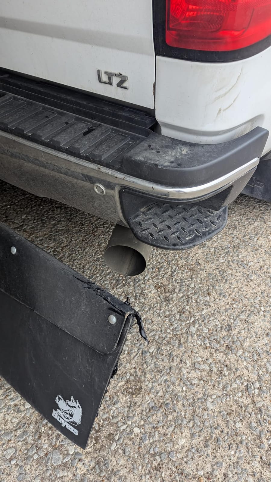 Buyers Products 8597220 No Drill Truck Mud Flaps, Receiver Fit, 20 Inch customer photo 1