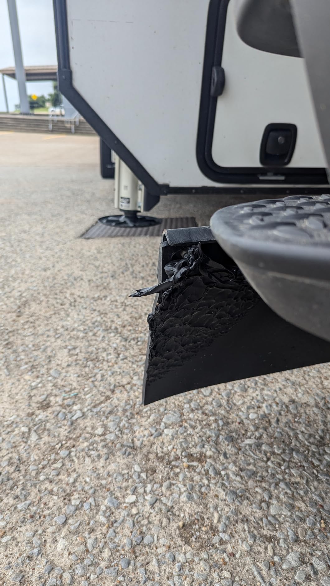 Buyers Products 8597220 No Drill Truck Mud Flaps, Receiver Fit, 20 Inch customer photo 2