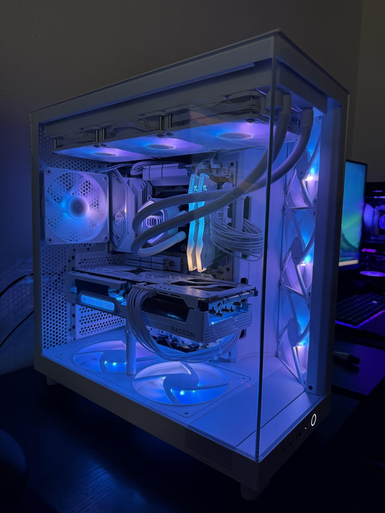 NZXT F360 RGB Core - 360mm Single-Frame RGB Fan Unit - White | 360mm single-frame unit with three 120mm RGB fans on one cable customer photo 2