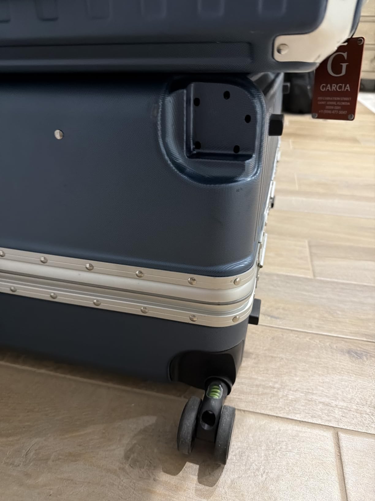 LUGGEX 28 Inch Zipperless Checked Luggage, Charcoal Metallic customer photo 2