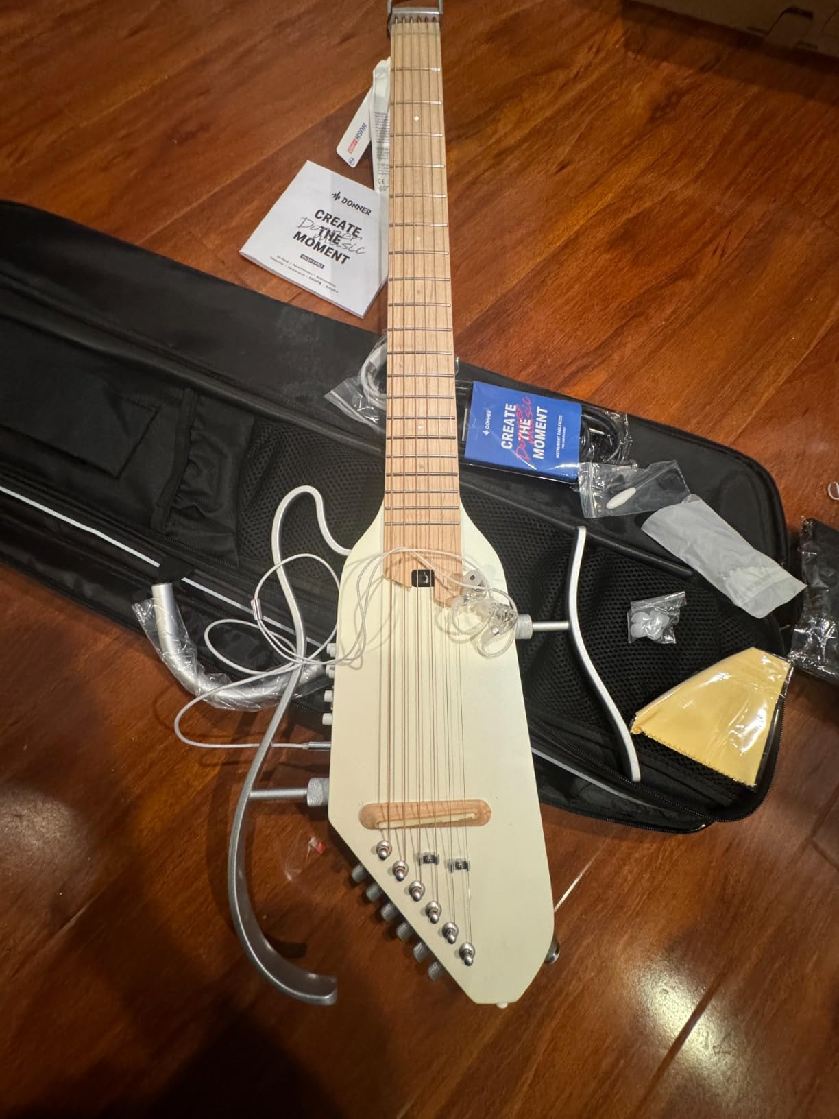 Donner HUSH I PRO Acoustic Electric Travel Guitar (Metallic White) customer photo 1
