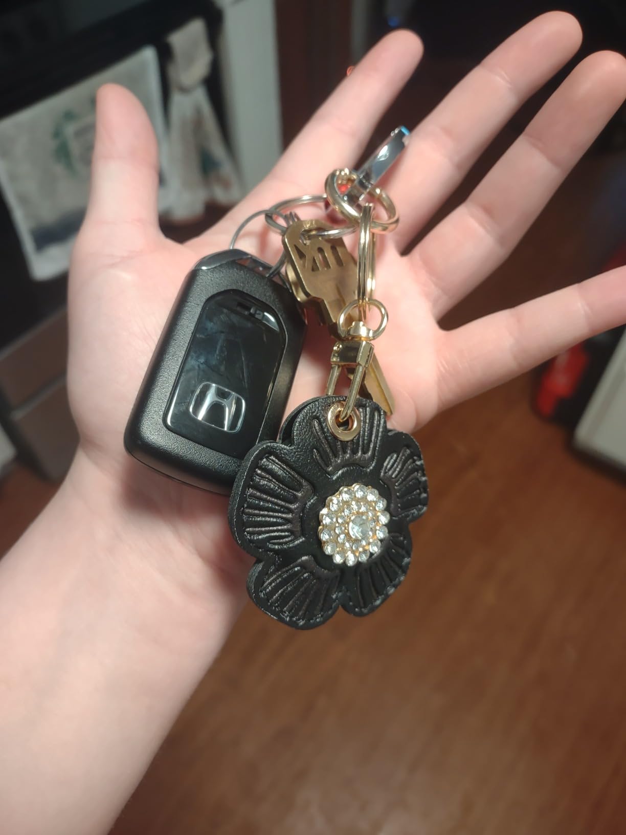 Life360 Tile Essentials - Bluetooth Trackers & Item Locators for Keys, Wallets, Remotes & More; Easily Find All Your Things. Both iOS and Android Compatible. 4-Pack (Mates/Slim/Sticker) customer photo 1