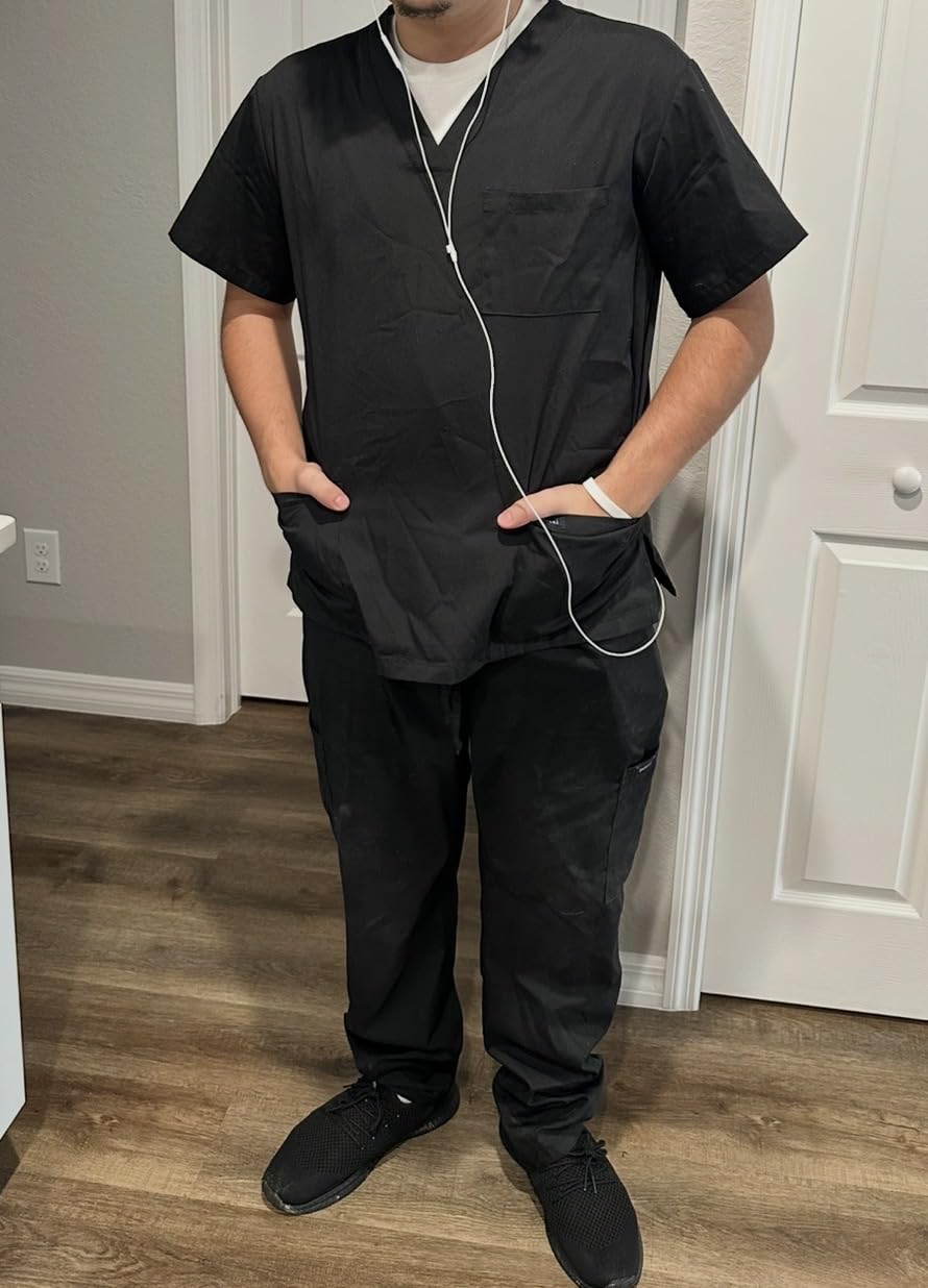 Dagacci Medical Uniform® Men's V-Neck Cargo Scrubs customer photo 1