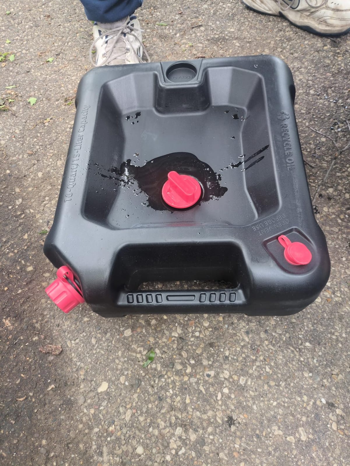 Performance Tool W4077 16-Quart Automotive Oil Drain Container, Black customer photo 2