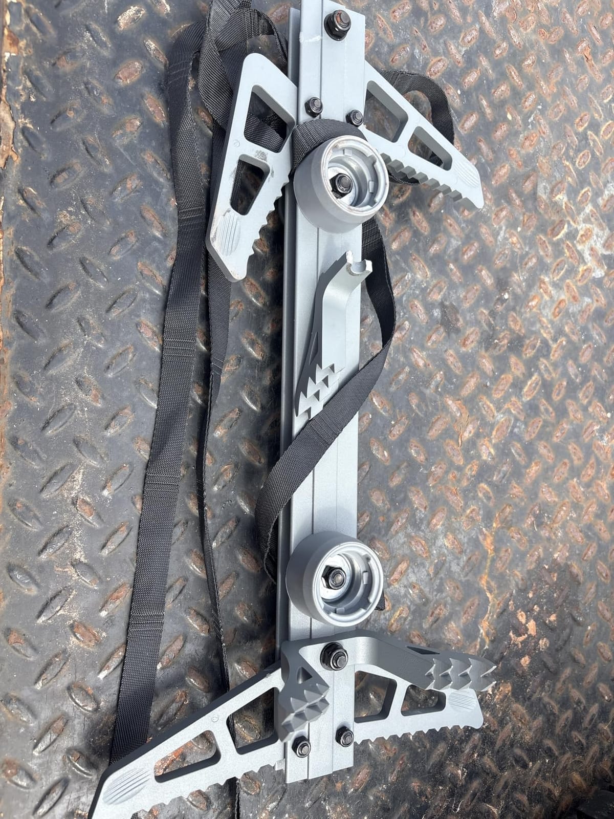 Aluminum Hunting Climbing Sticks Lightweight Hunting Climbing Steps Non-Slip Tree Climbing Sticks with Fold Up Steps customer photo 1
