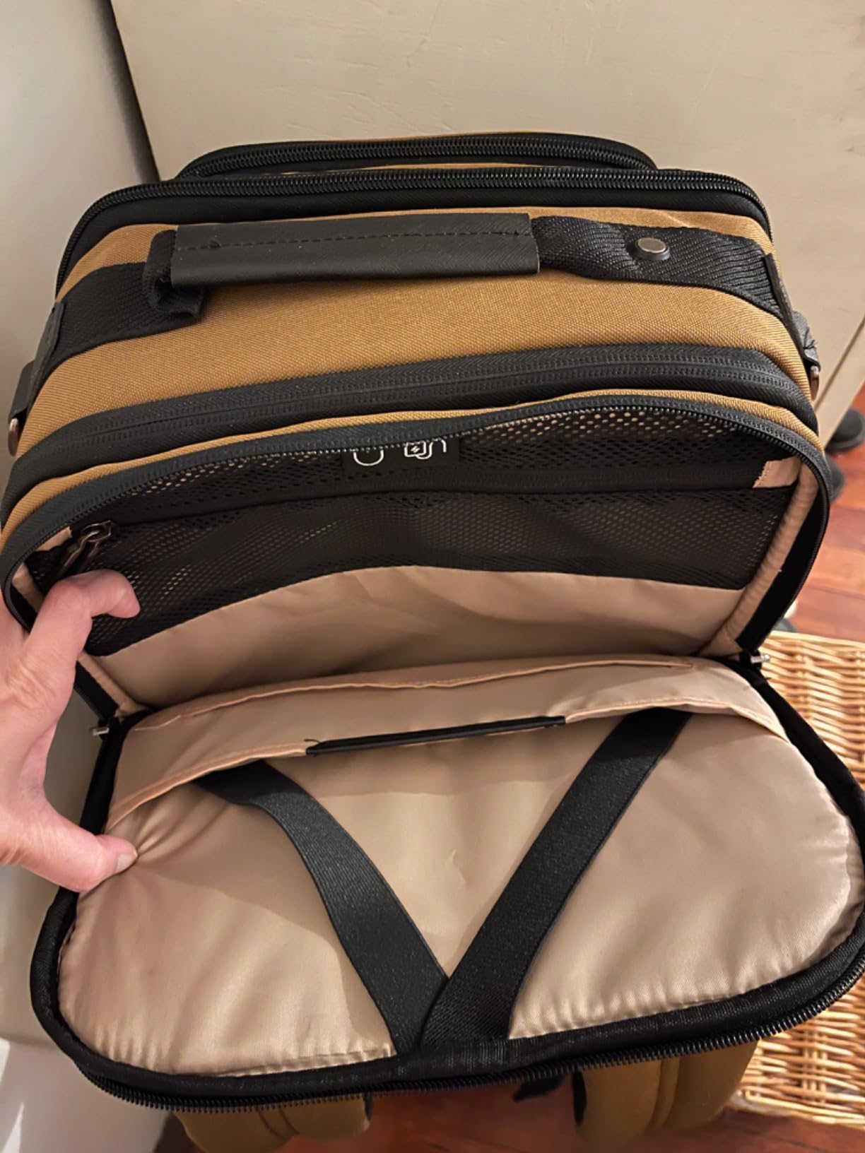 WELKINLAND 20-Pocket Travel Backpack, 40L Carry-On 16