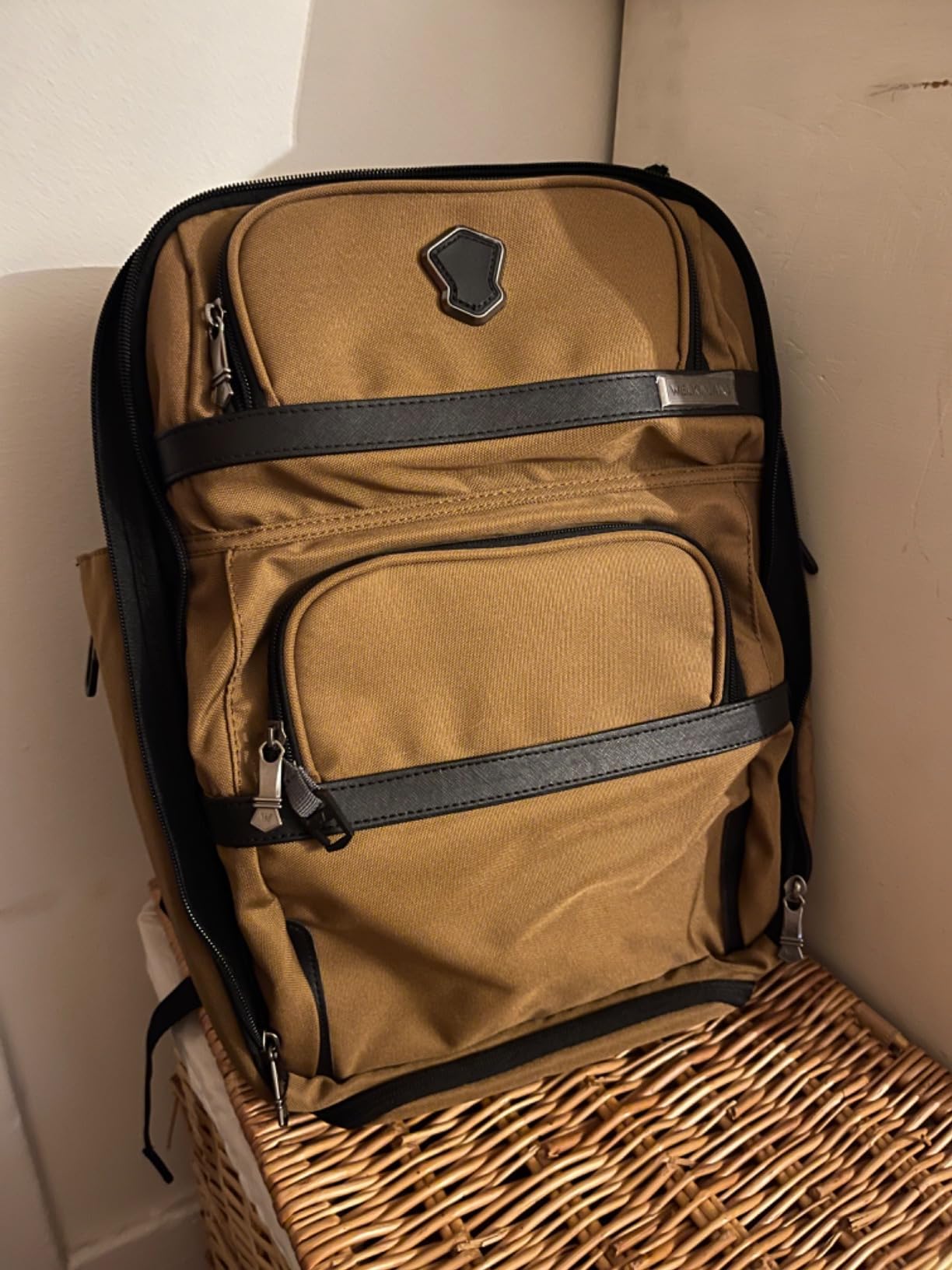 WELKINLAND 20-Pocket Travel Backpack, 40L Carry-On 16
